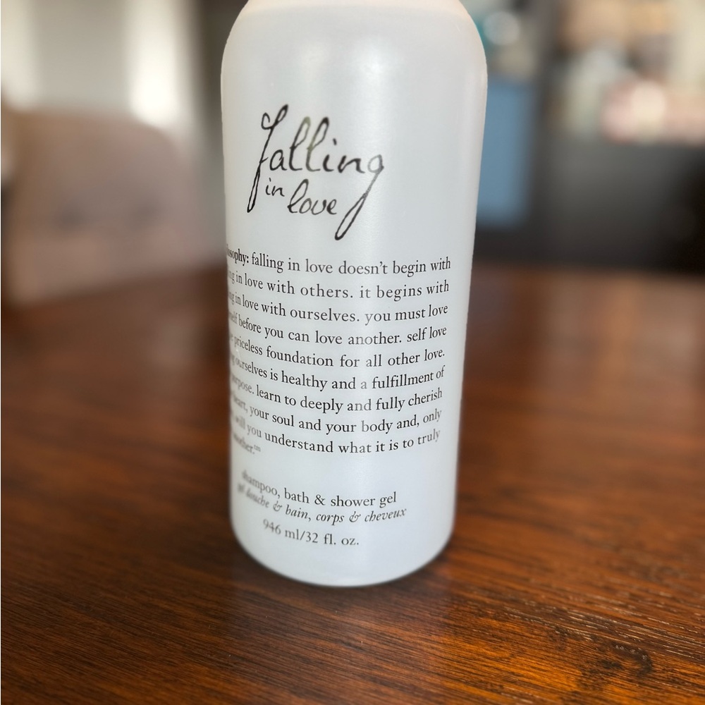 Sealed PHILOSOPHY FALLING IN LOVE 32oz Shower, Bath & Shower Gel